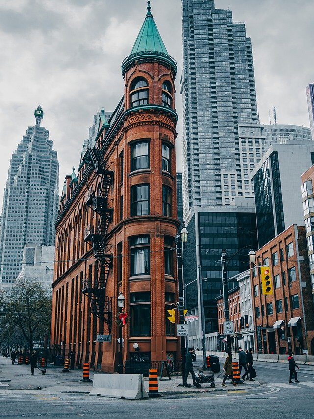 cropped-architecture-urban-street-7139263.jpg